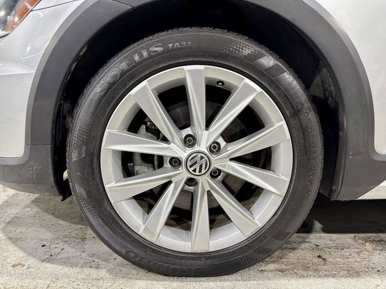 Used 2017 Volkswagen Golf Alltrack SE image 33