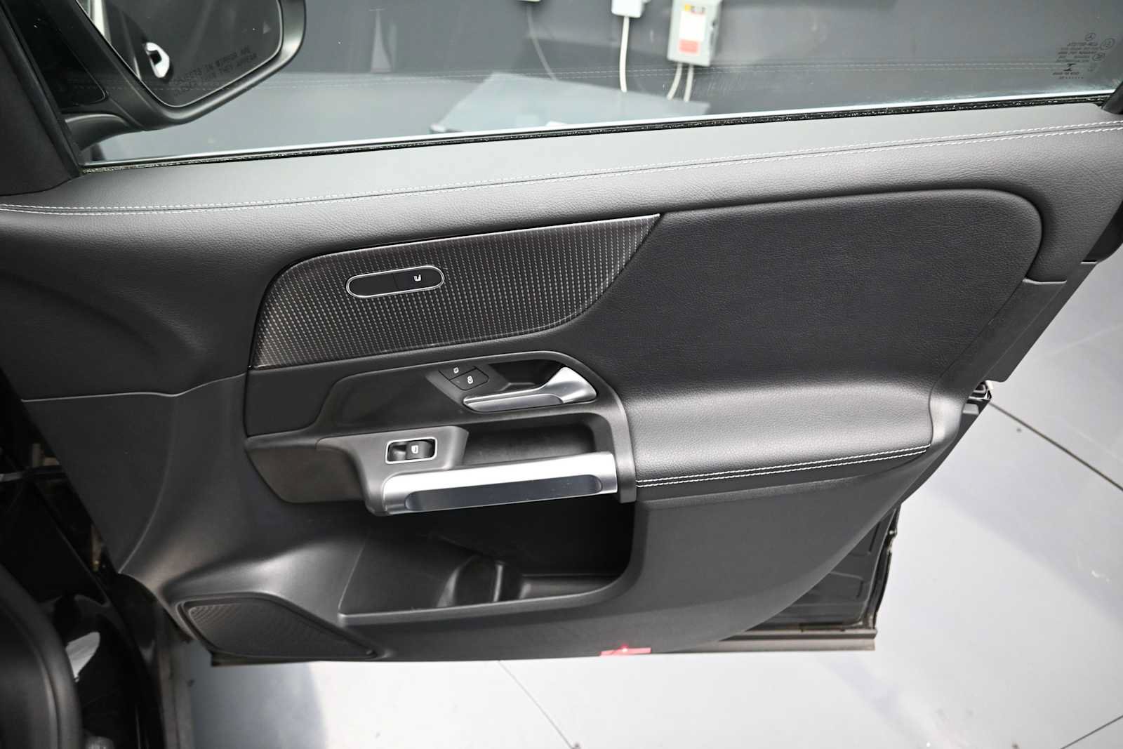 Used 2022 Mercedes-Benz GLB 250 image 21