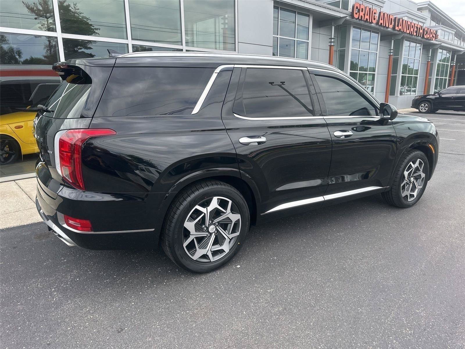 Used 2022 Hyundai Palisade Calligraphy w/ Cargo Package AWD/4WD image 3