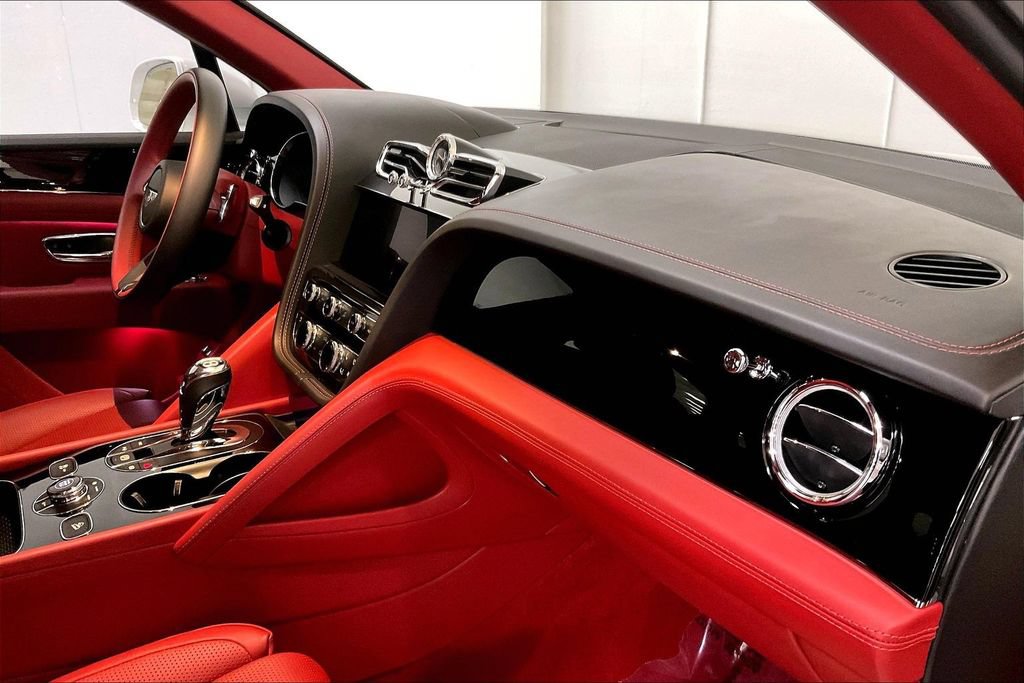 Used 2022 Bentley Bentayga AWD/4WD image 13