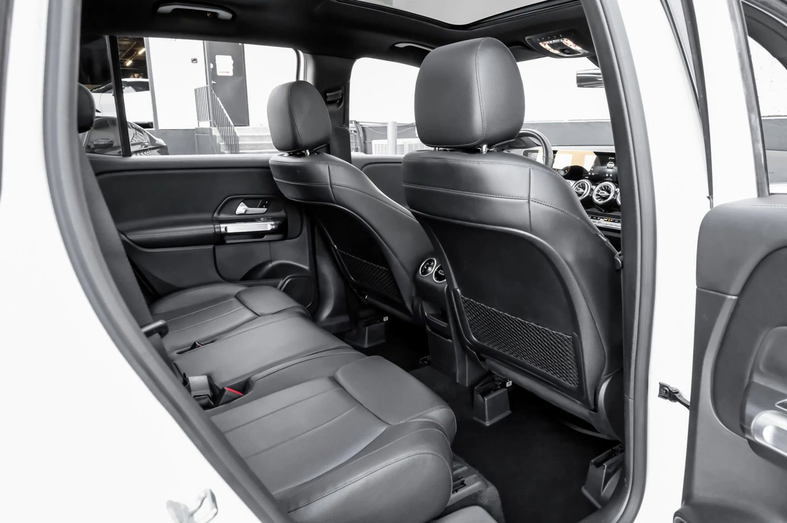 Used 2021 Mercedes-Benz GLB 250 4MATIC w/ Premium Package image 37
