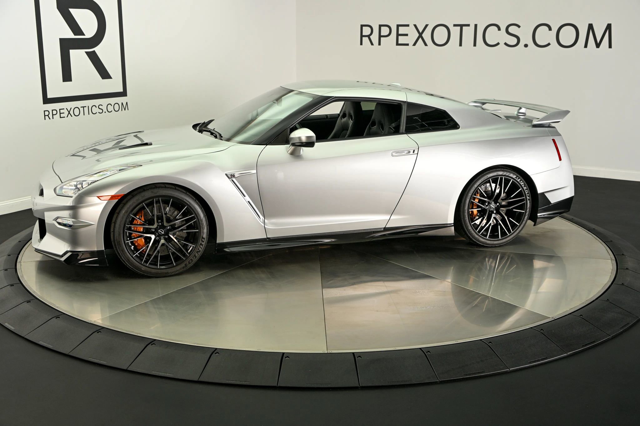 Used 2024 Nissan GT-R Premium w/ Floor Mat Package AWD/4WD image 5