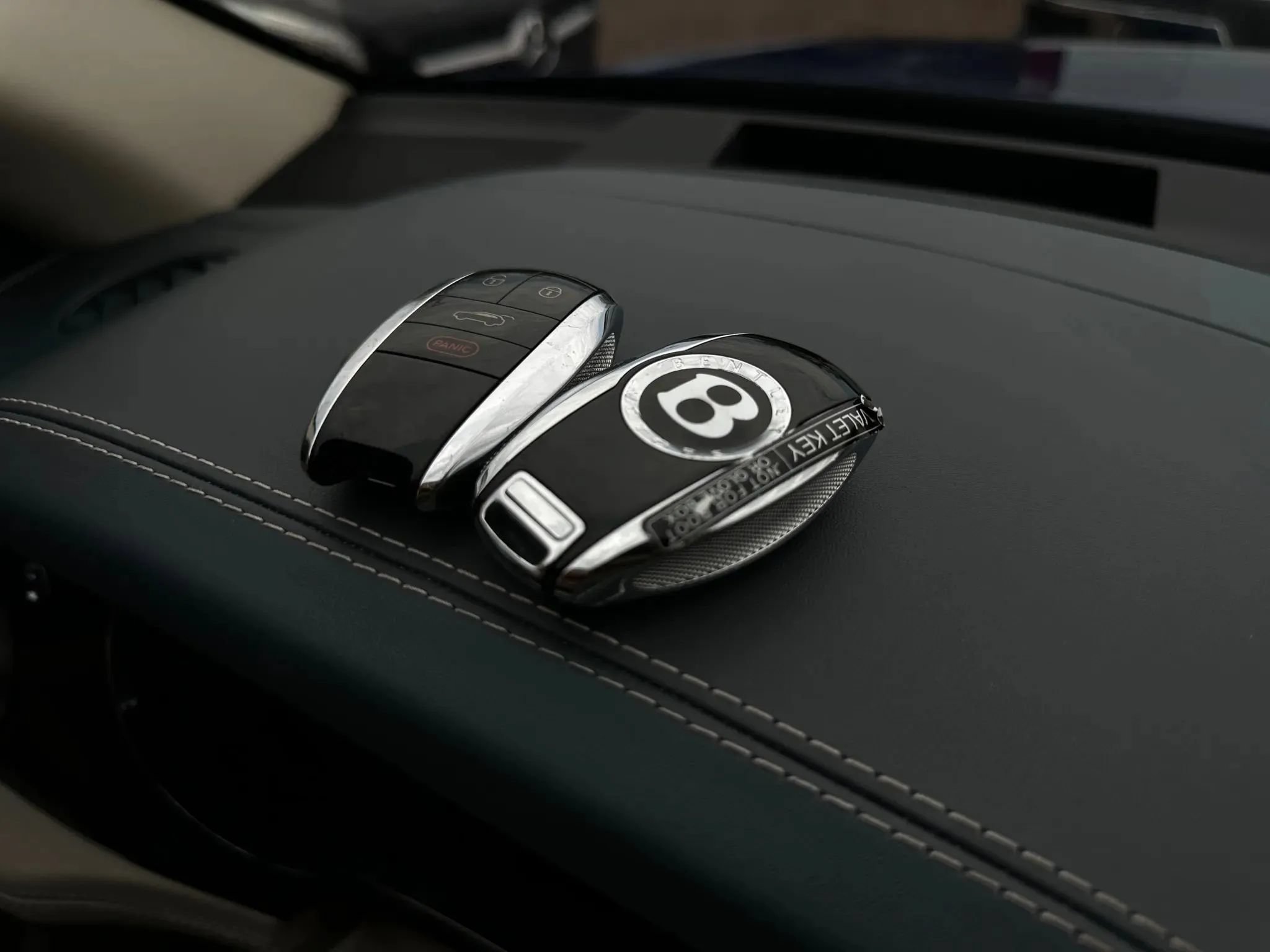 Used 2017 Bentley Bentayga AWD/4WD image 59