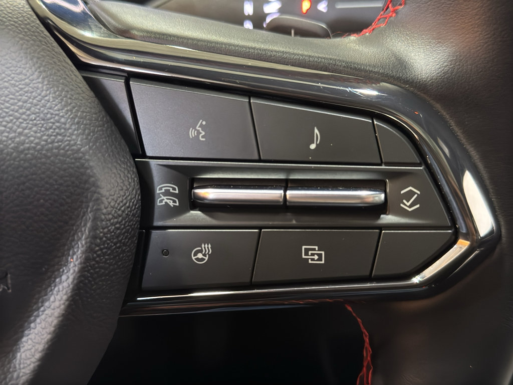 Used 2025 Chevrolet Traverse RS image 30