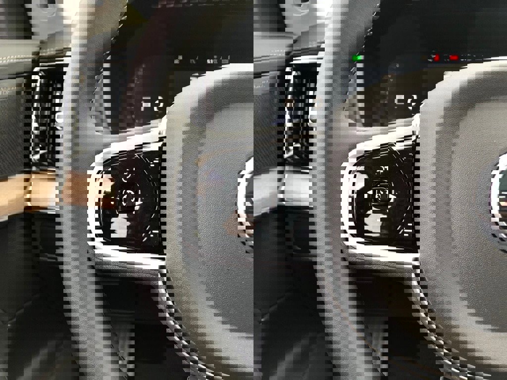 New 2026 Volvo XC90 T8 Plus w/ Protection Package Premier image 21