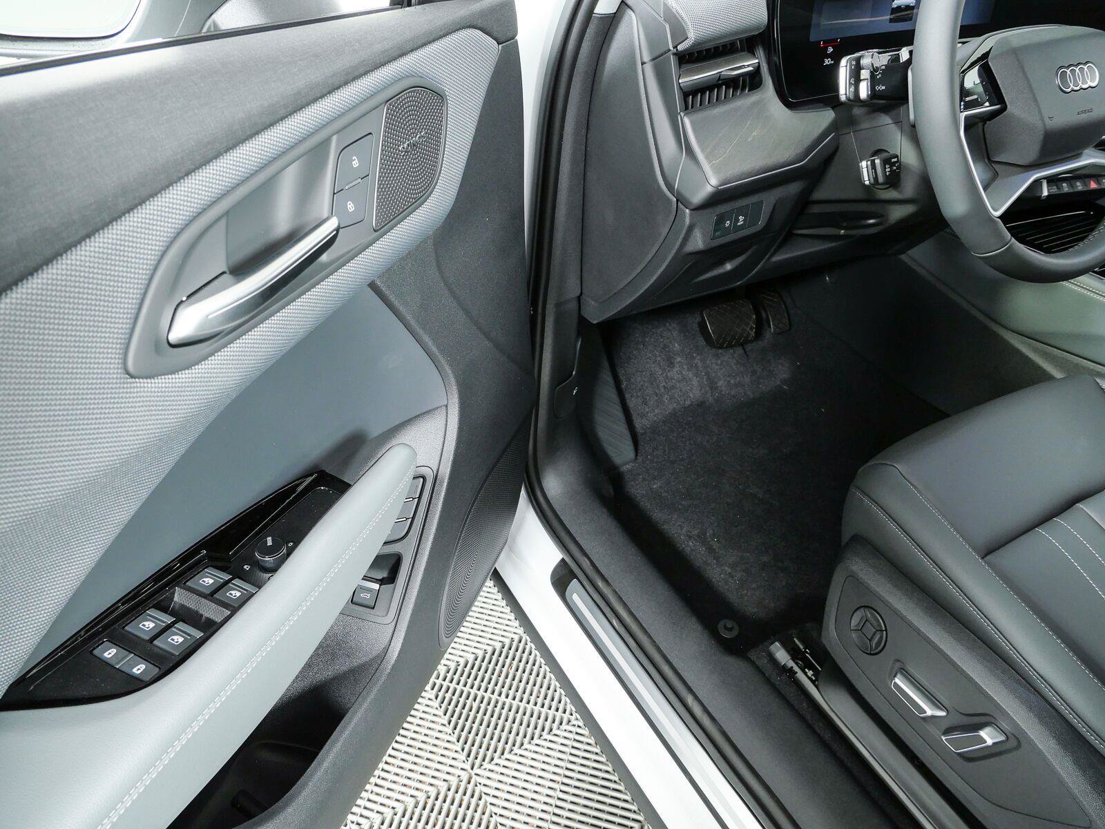 New 2026 Audi Q3 quattro 2.0T AWD/4WD image 8