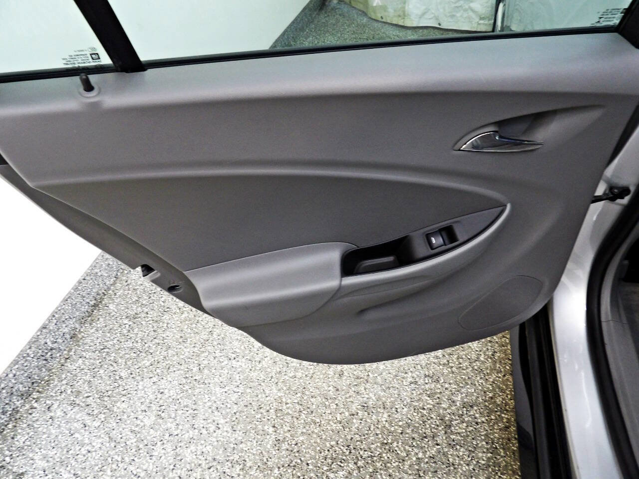 Used 2016 Chevrolet Volt LT w/ Comfort Package FWD image 9