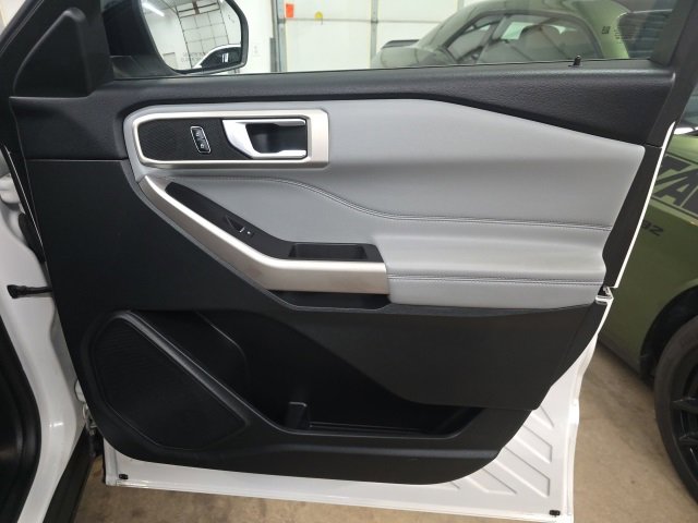 Used 2023 Ford Explorer XLT w/ Equipment Group 202A image 5