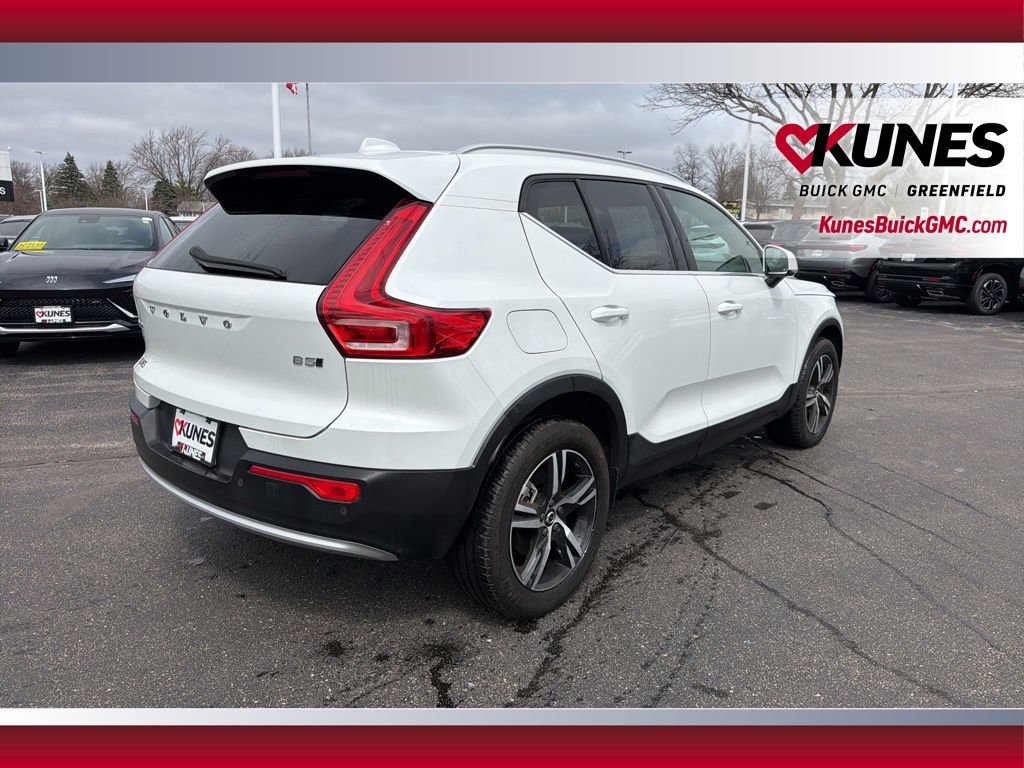 Used 2024 Volvo XC40 B5 Core AWD/4WD image 5