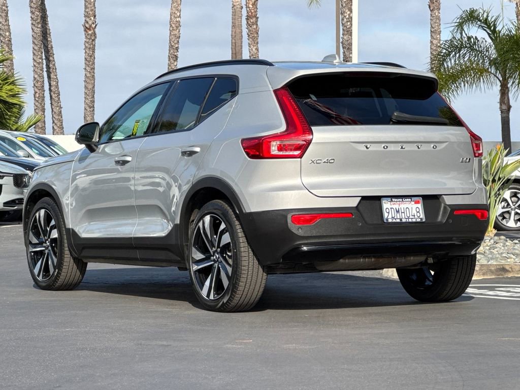 Certified 2023 Volvo XC40 B5 Ultimate AWD/4WD image 3