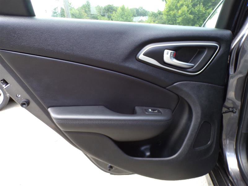 Used 2015 Chrysler 200 C w/ Navigation & Sound Group I image 25