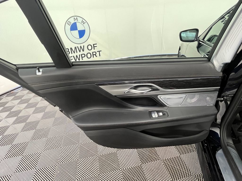 Used 2020 BMW 750i xDrive w/ Autobahn Package AWD/4WD image 21