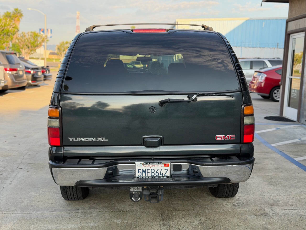 Used 2005 GMC Yukon XL SLE w/ Cargo Package image 9