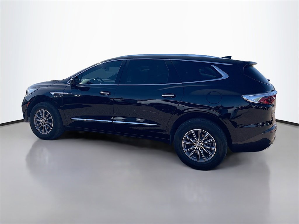 Used 2023 Buick Enclave Essence image 2