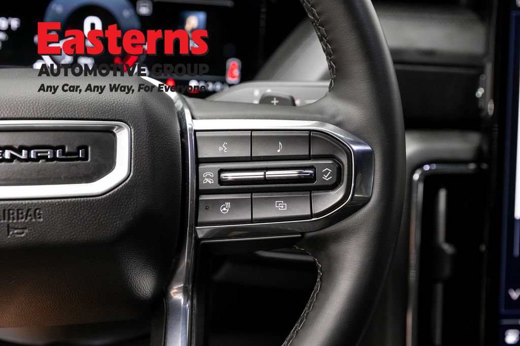 Used 2025 GMC Yukon XL Denali AWD/4WD image 16