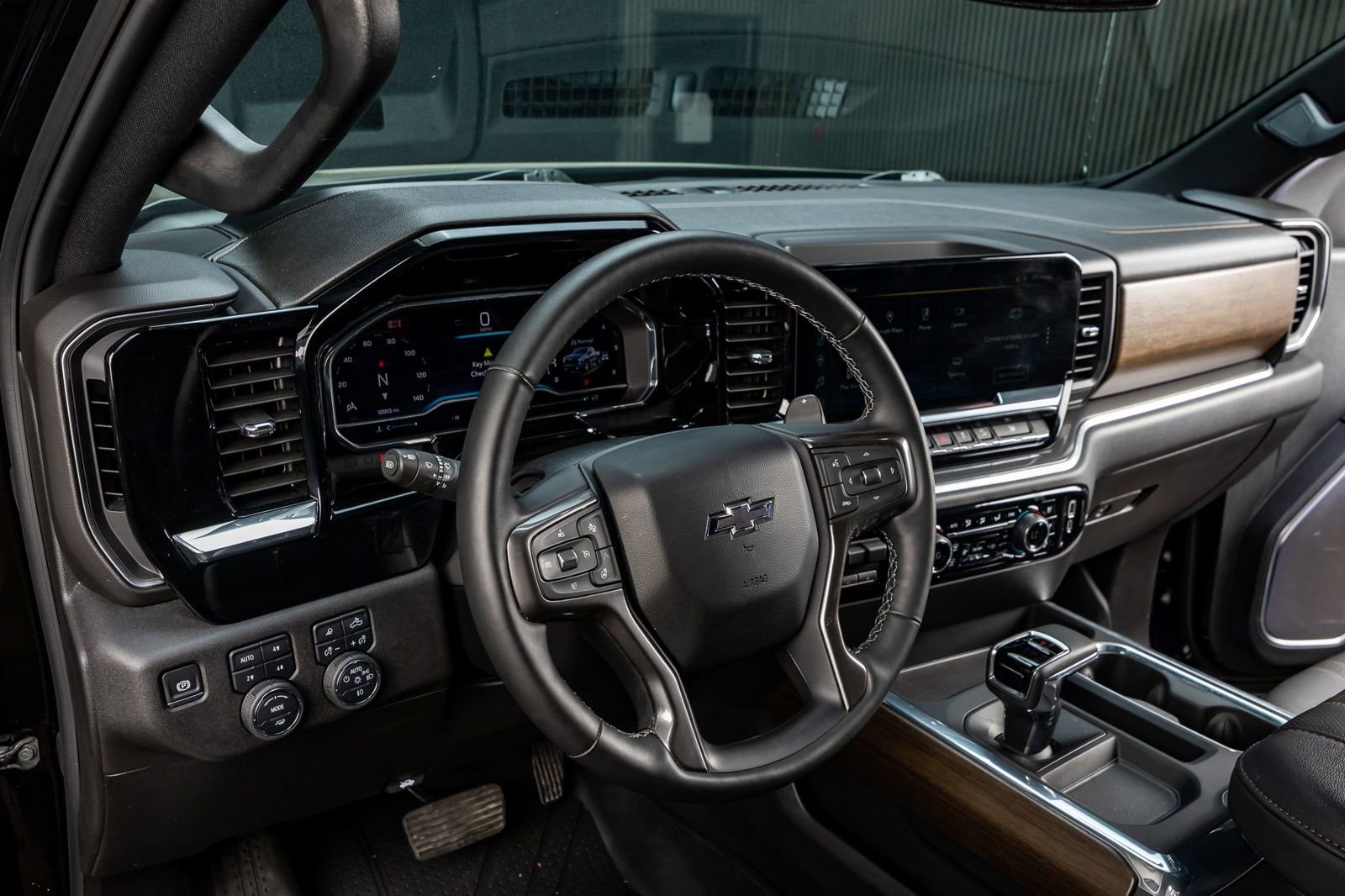 Used 2025 Chevrolet Silverado 1500 High Country w/ Midnight Edition image 17
