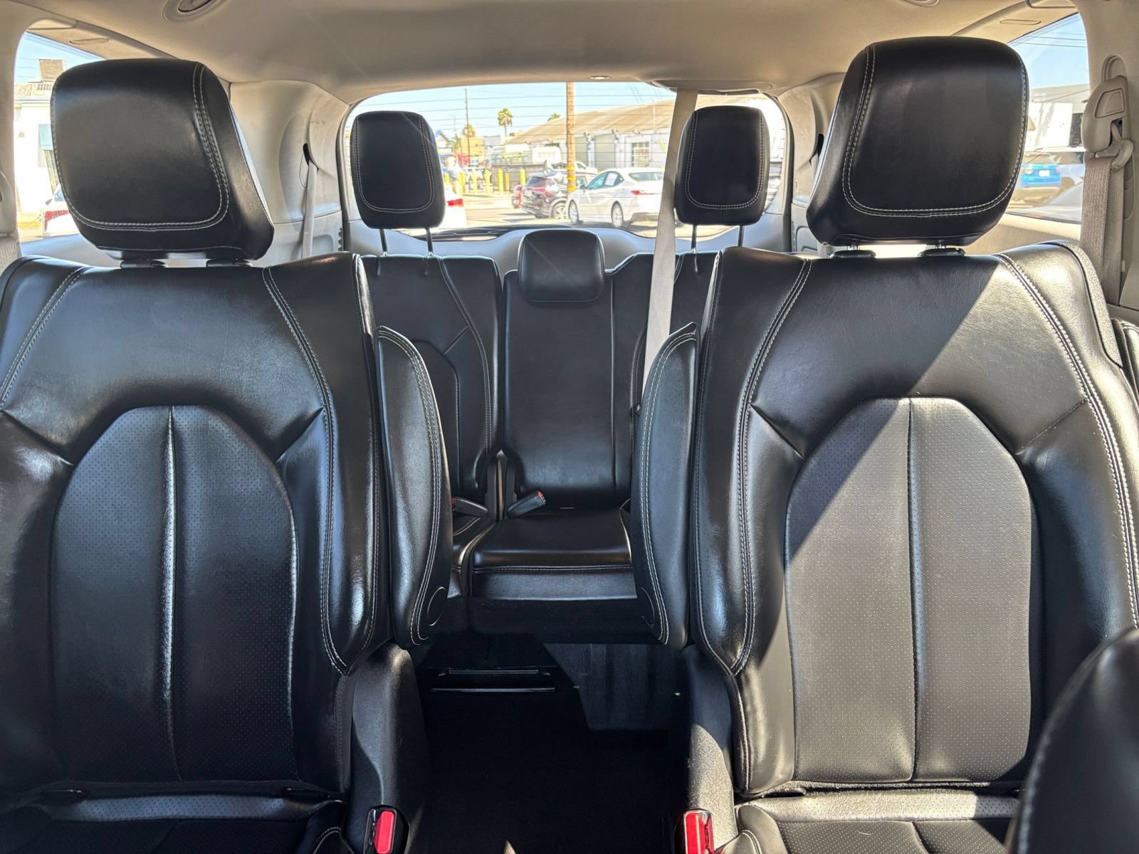 Used 2023 Chrysler Pacifica Touring-L FWD image 40