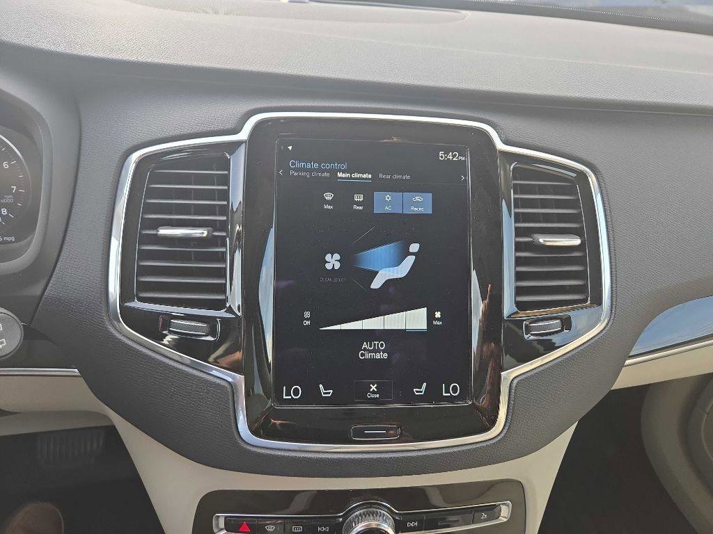 Used 2018 Volvo XC90 T6 Momentum w/ Convenience Package image 19
