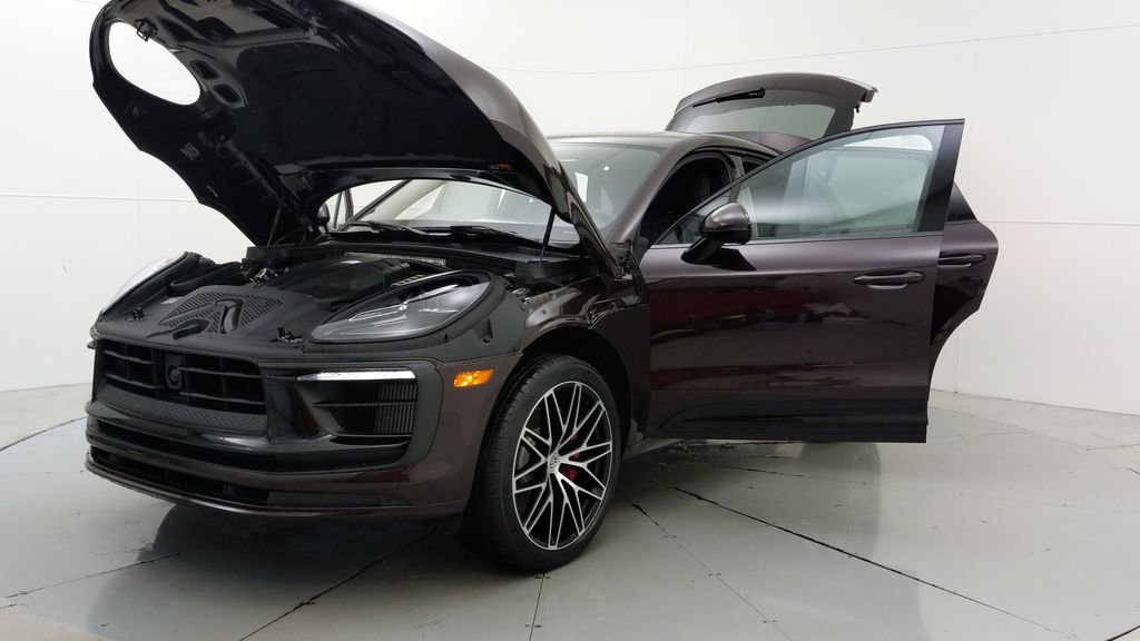Certified 2024 Porsche Macan S AWD/4WD image 12