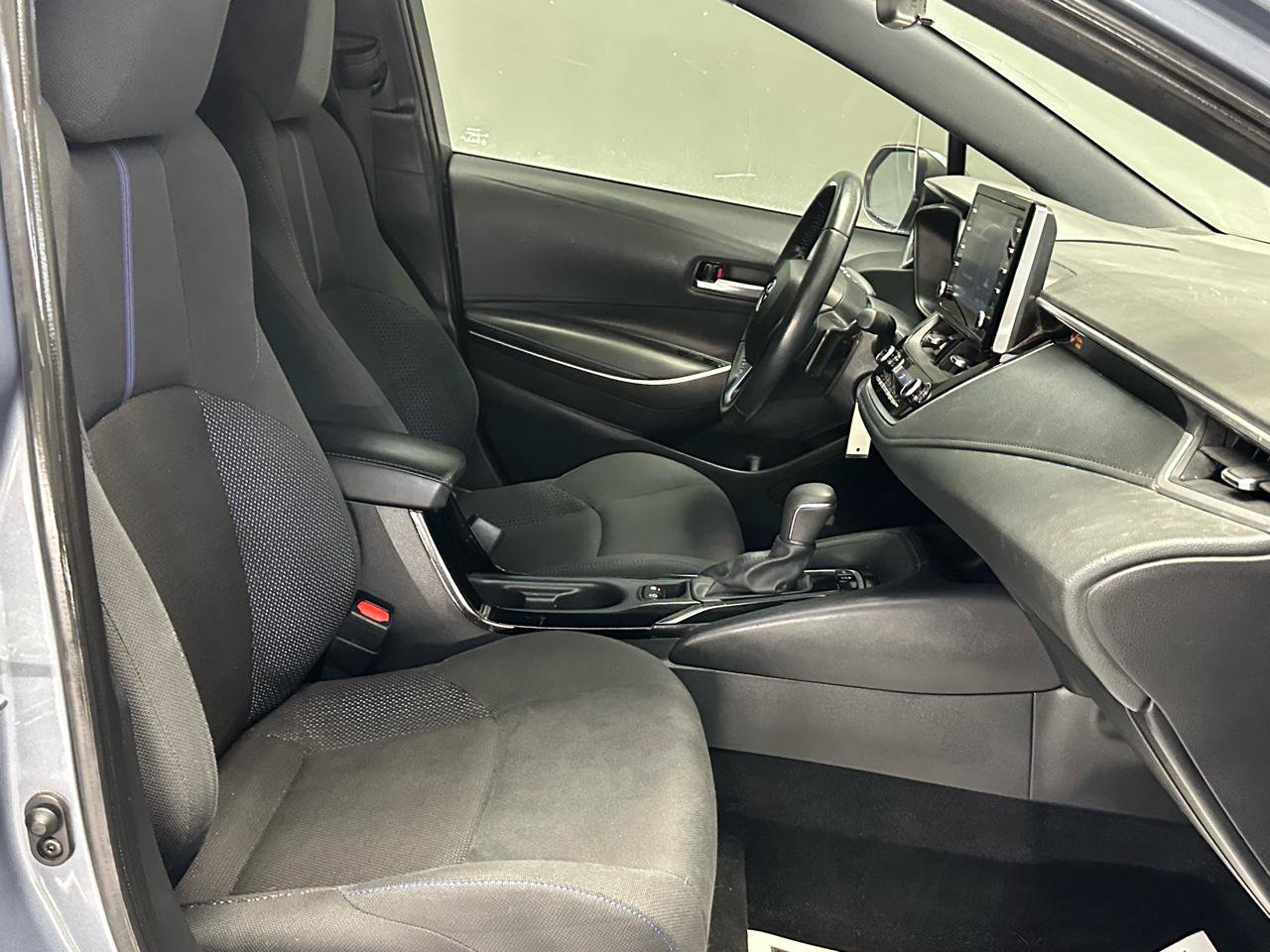 Used 2020 Toyota Corolla SE w/ Carpet Mat Package (TMS) FWD image 14