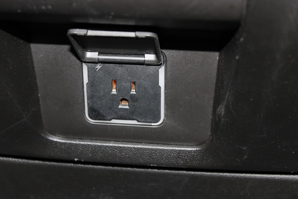 Used 2024 GMC Yukon Denali RWD image 38