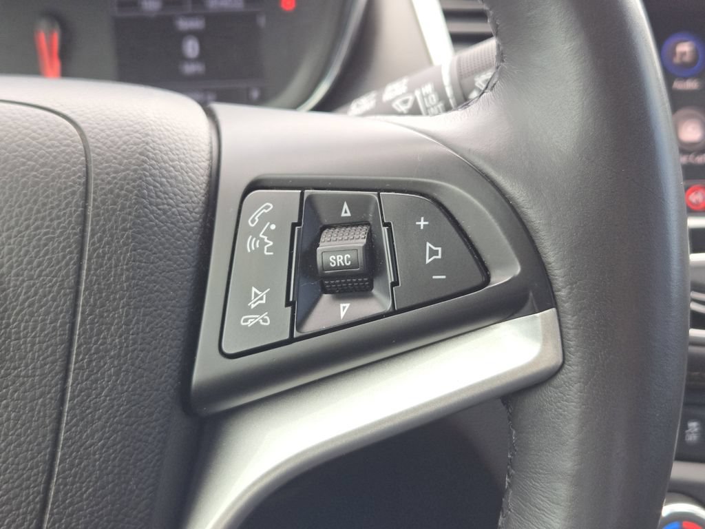 Used 2020 Chevrolet Trax LT w/ LT Convenience Package FWD image 24