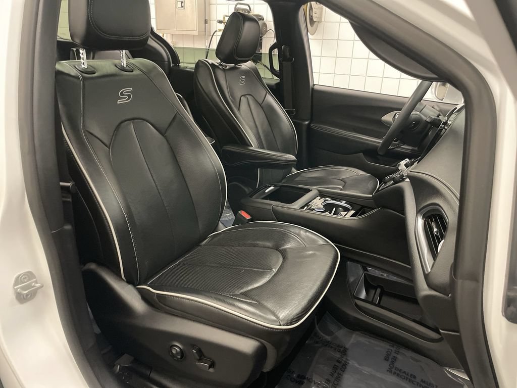 Used 2022 Chrysler Pacifica Limited w/ S Appearance Package AWD/4WD image 23