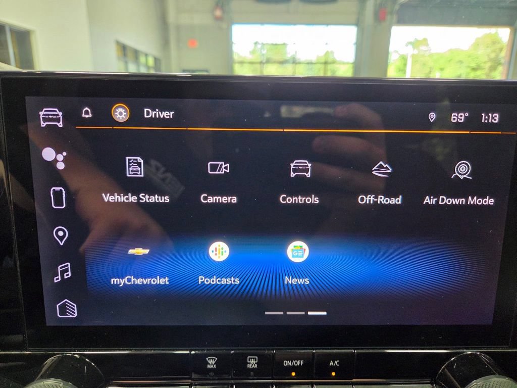 Used 2023 Chevrolet Colorado Trail Boss w/ Technology Package AWD/4WD image 43