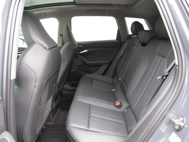 Used 2025 Audi Q6 e-tron Prestige AWD/4WD image 17