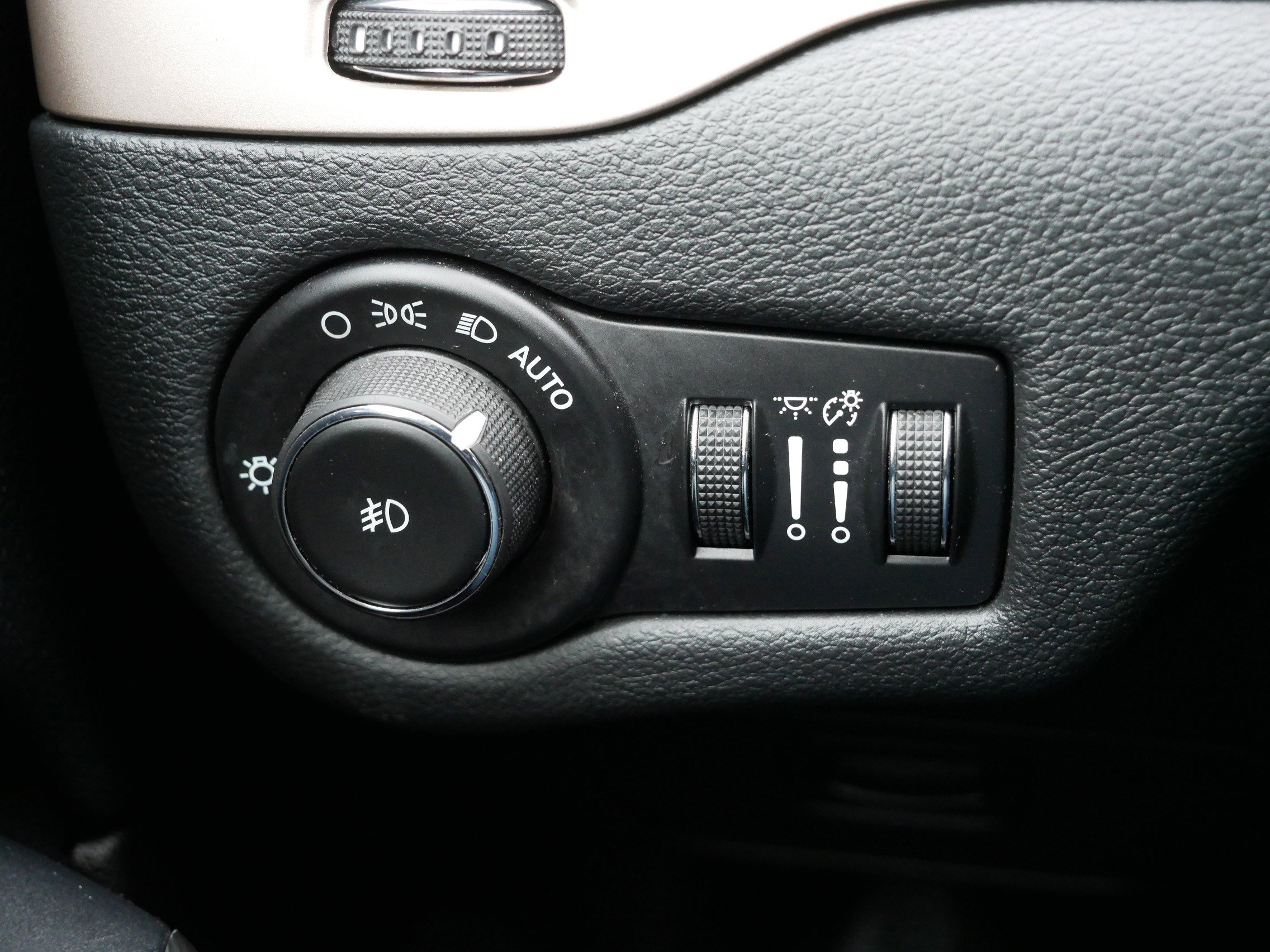 Used 2016 Jeep Cherokee Latitude image 26