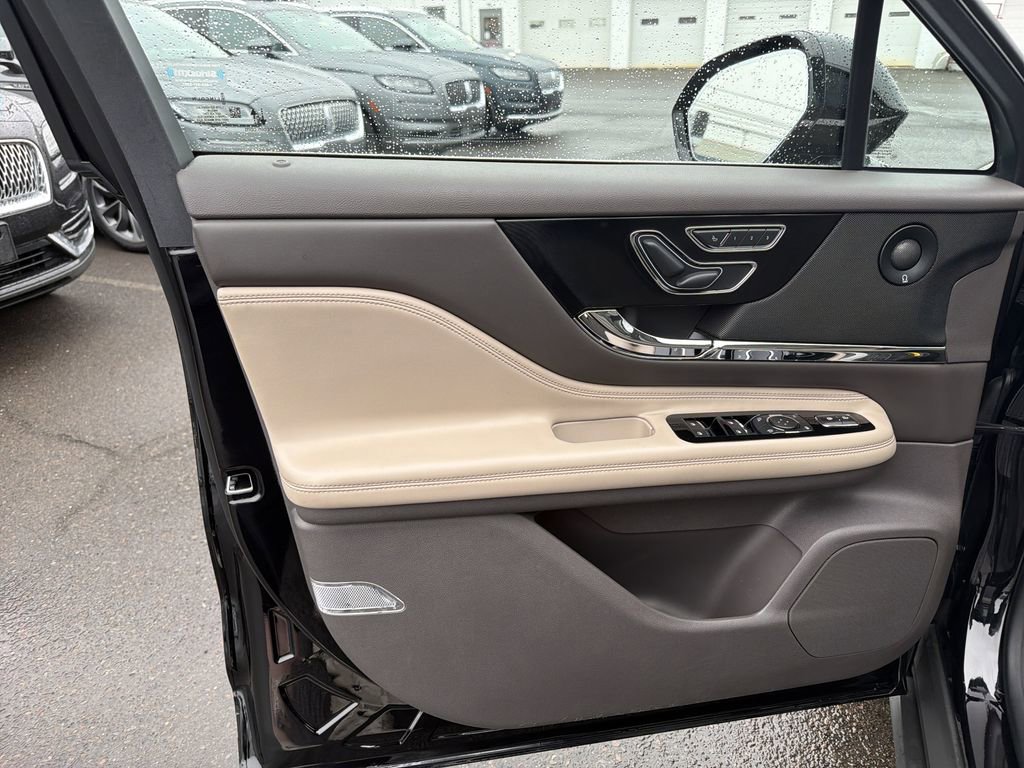 Used 2020 Lincoln Corsair Reserve w/ Equipment Group 201A image 10