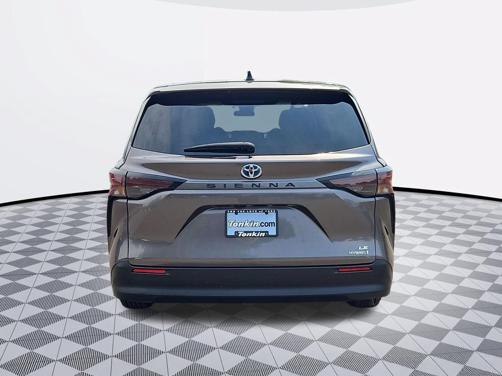 Used 2024 Toyota Sienna LE FWD image 5