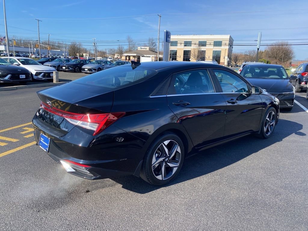 Certified 2023 Hyundai Elantra Limited w/ Winter Weather Package FWD image 4