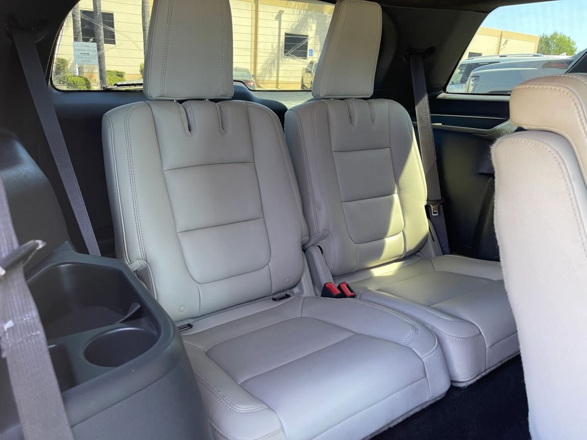 Used 2013 Ford Explorer XLT FWD image 33