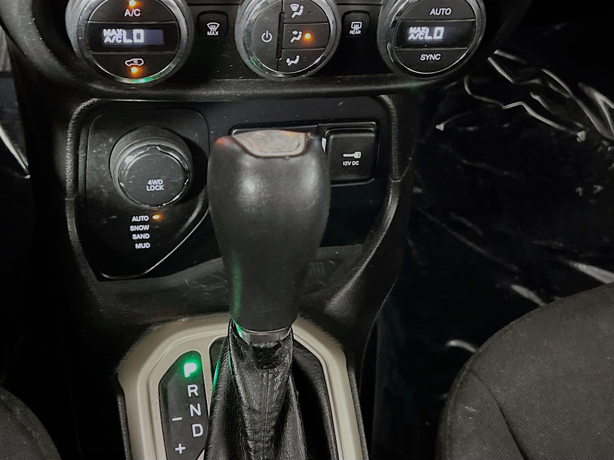 Used 2016 Jeep Renegade Latitude w/ Popular Equipment Group image 24
