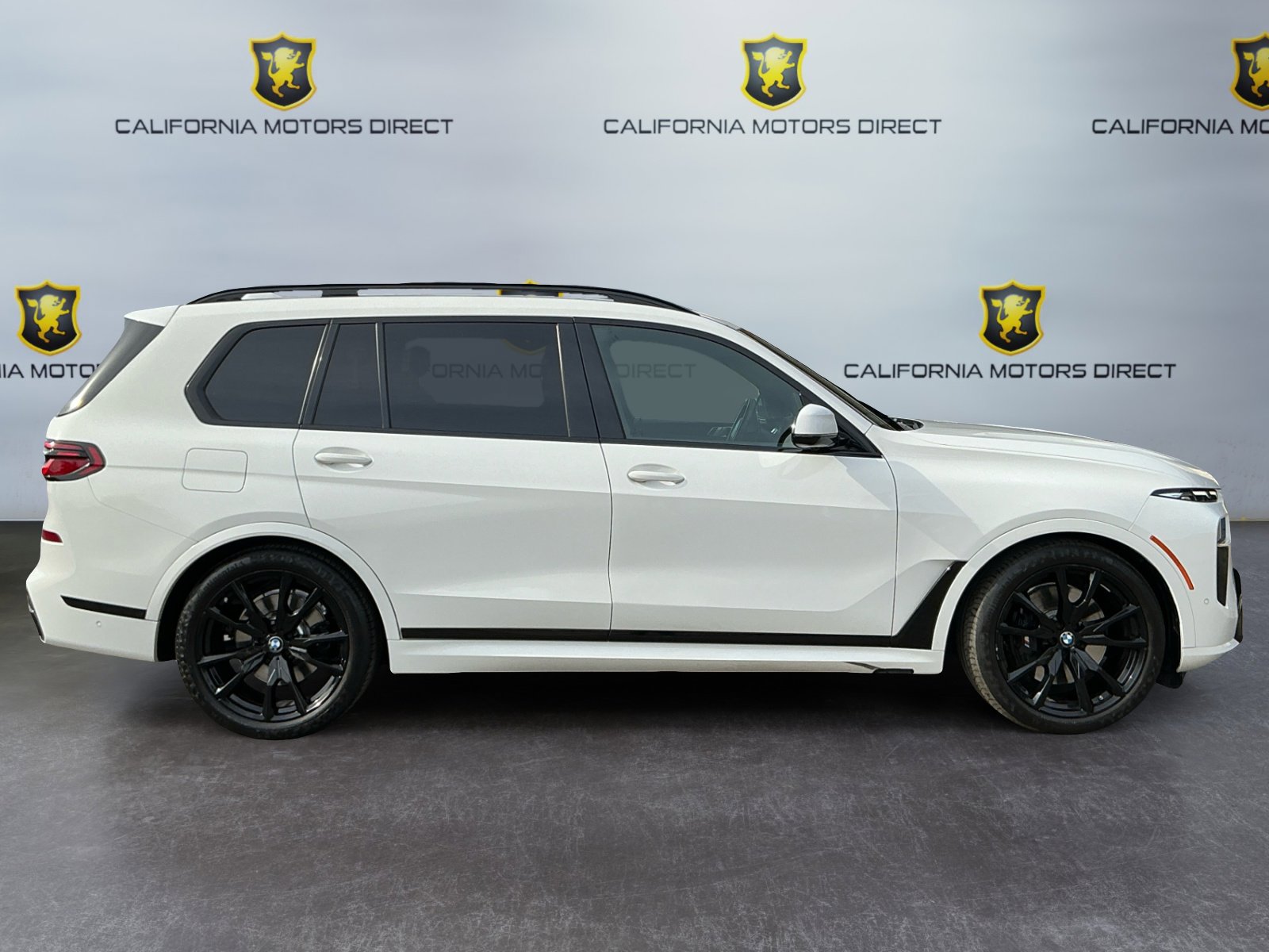 Used 2023 BMW X7 xDrive40i w/ M Sport Package image 4