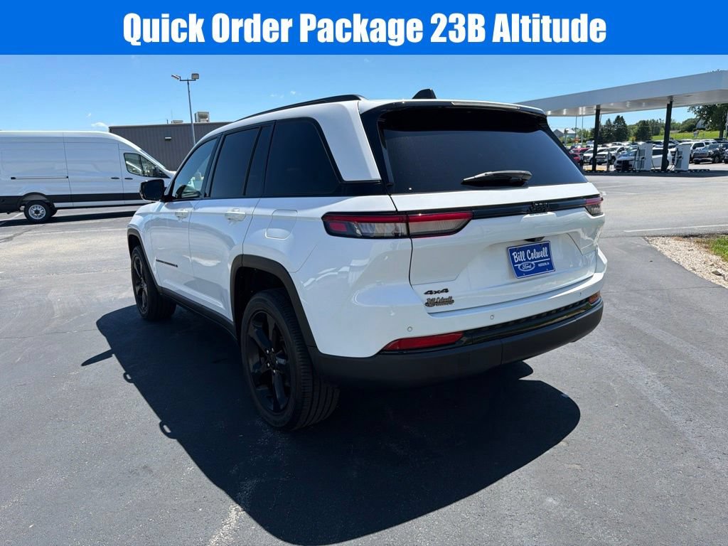 Used 2023 Jeep Grand Cherokee Altitude AWD/4WD image 6