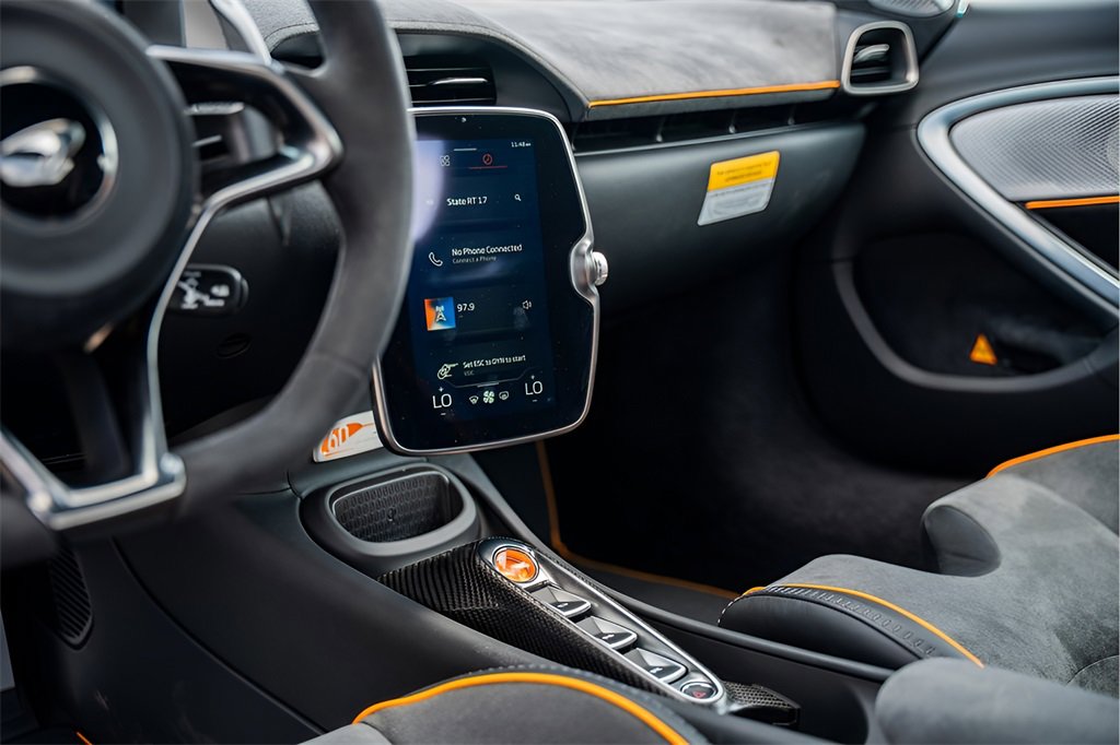 New 2025 McLaren Artura image 38