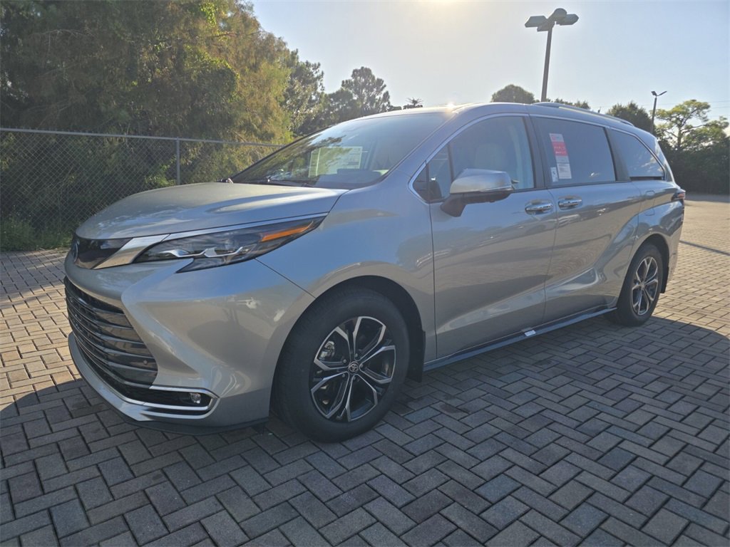 New 2025 Toyota Sienna Platinum image 3