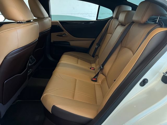 Used 2021 Lexus ES 300h w/ Accessory Package FWD image 32