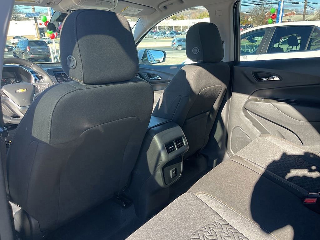 Used 2023 Chevrolet Equinox LT image 47