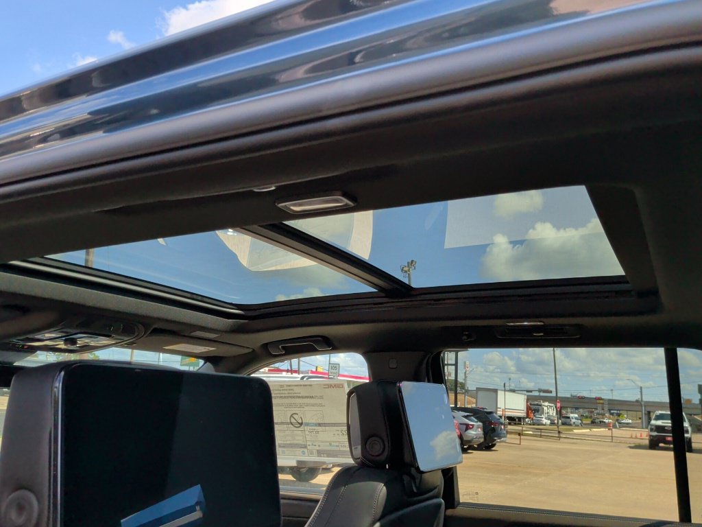 New 2026 GMC Yukon Denali Ultimate AWD/4WD image 23