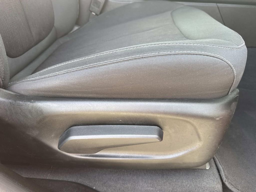 Used 2023 Jeep Grand Cherokee L Laredo image 13