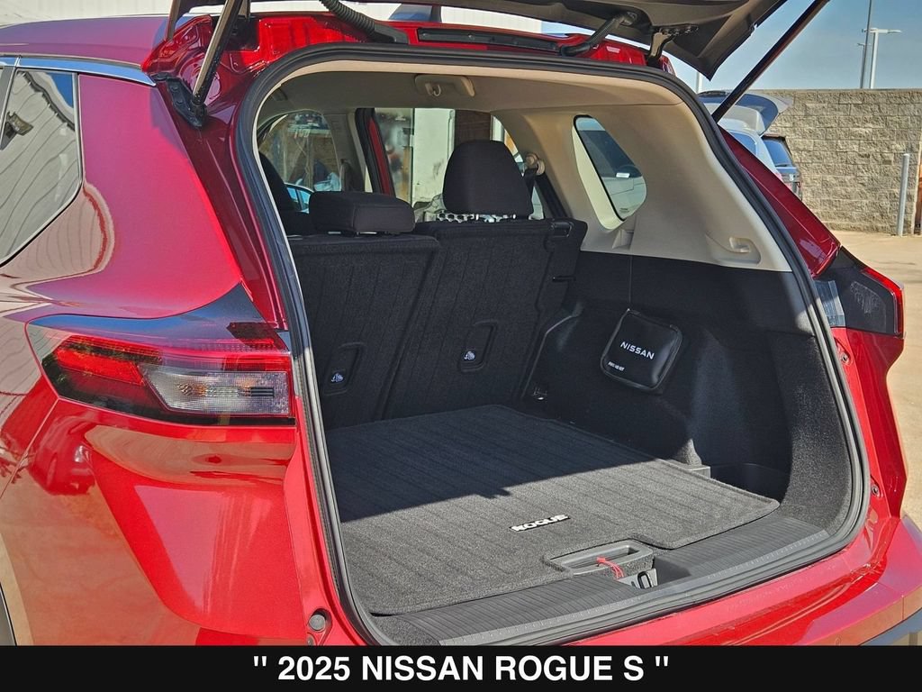 Used 2025 Nissan Rogue S FWD image 33
