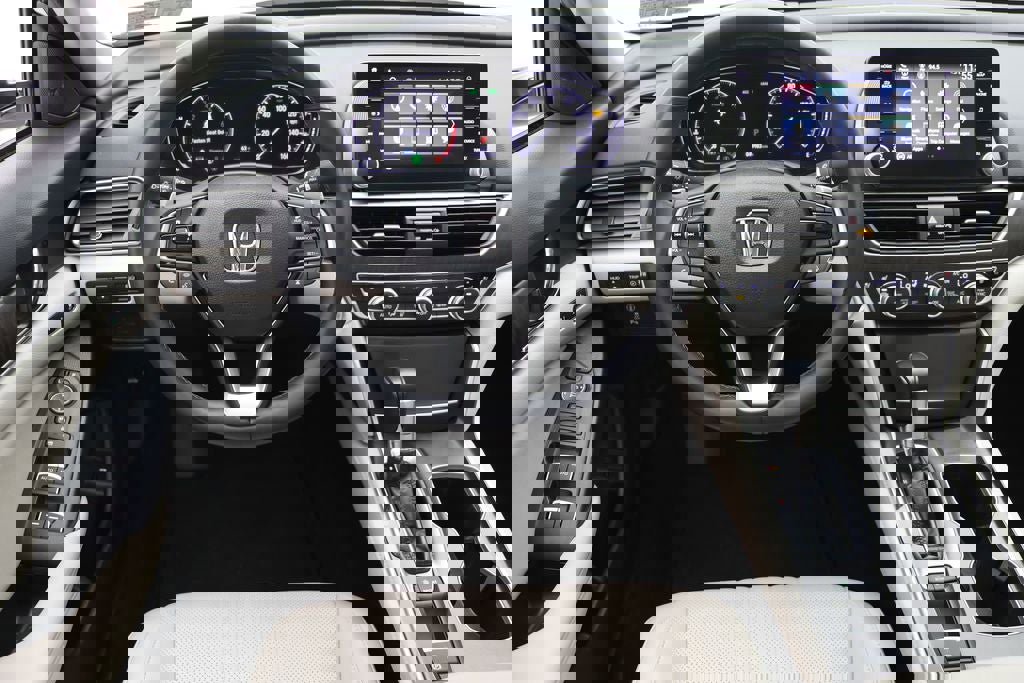 Used 2018 Honda Accord Touring image 14