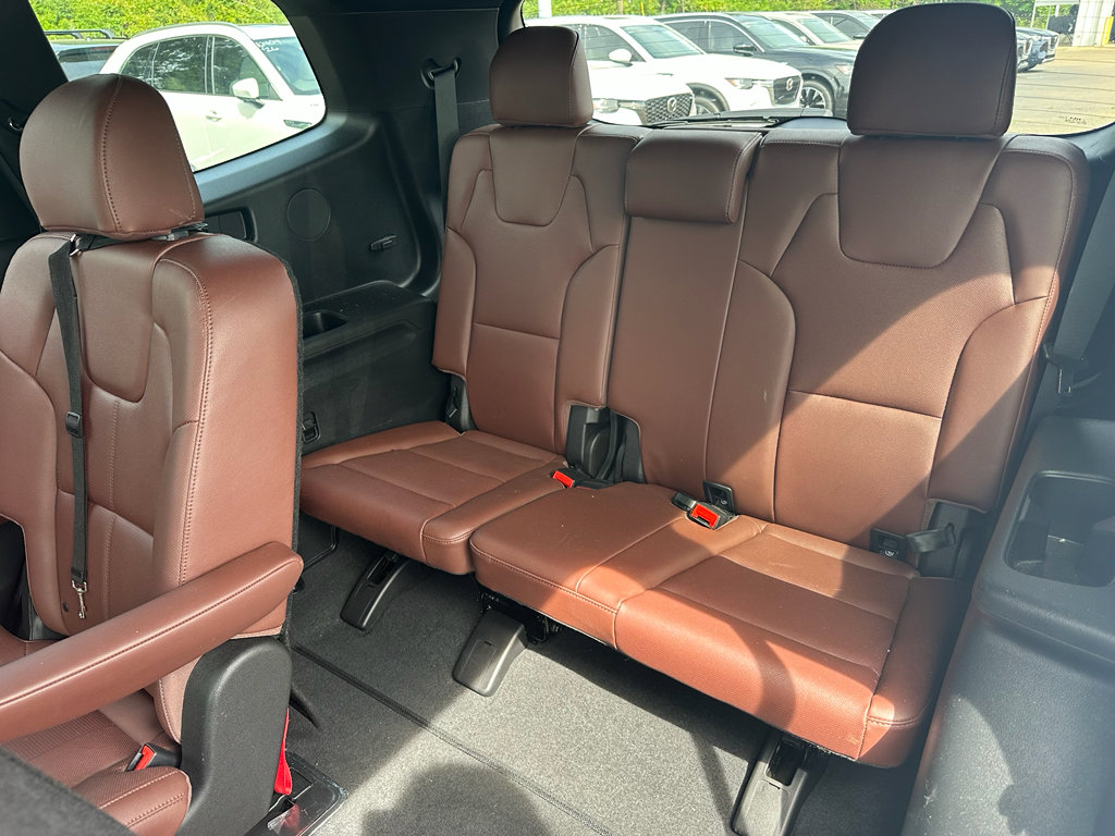Used 2024 Kia Telluride EX w/ EX Captain's Chair Package image 10