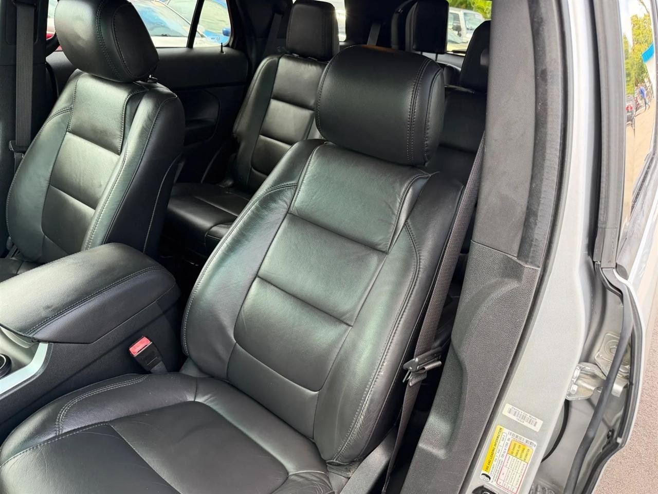 Used 2015 Ford Explorer XLT w/ Equipment Group 202B FWD image 23