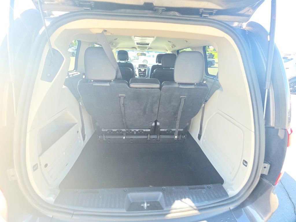 Used 2016 Chrysler Town & Country Touring w/ Driver Convenience Group FWD image 24