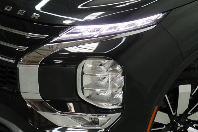 New 2026 Mitsubishi Outlander SE FWD image 2