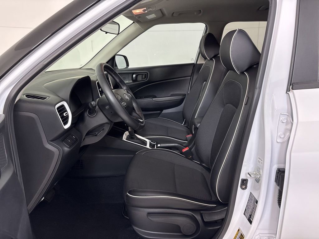 Used 2023 Hyundai Venue Limited w/ Cargo Package image 14